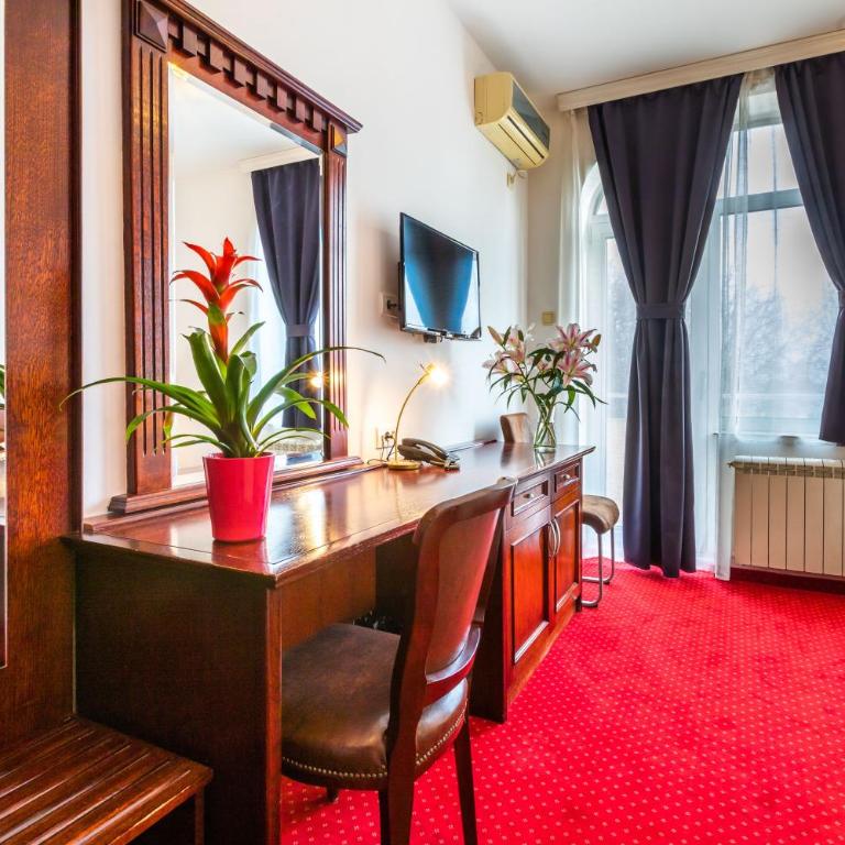 Garni Hotel Royal Crown - King Room - 2