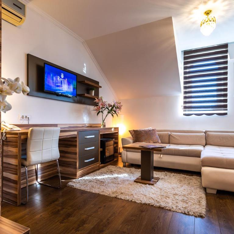 Garni Hotel Royal Crown - Family Room - 3
