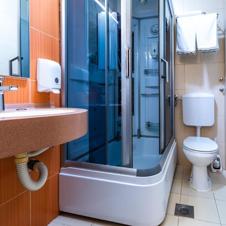 Garni Hotel Royal Crown - Family Room - 4