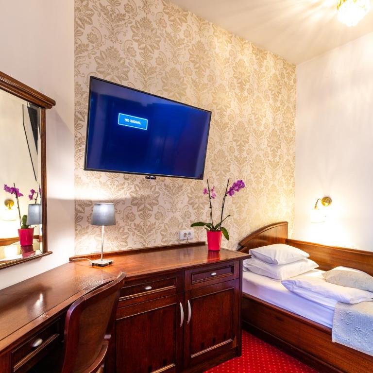 Garni Hotel Royal Crown - Deluxe Family Room - 6