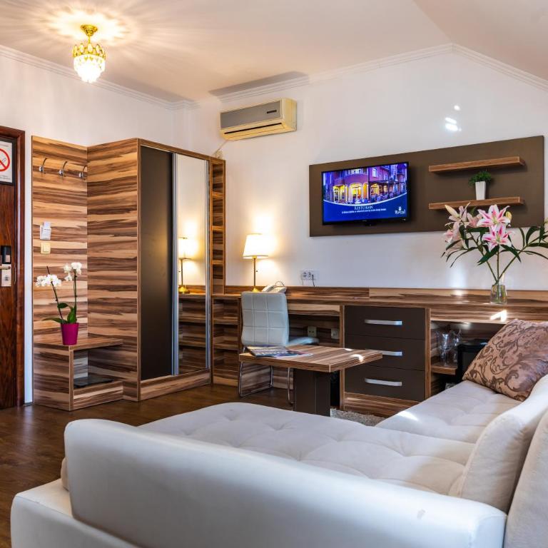 Garni Hotel Royal Crown - Family Room - 6