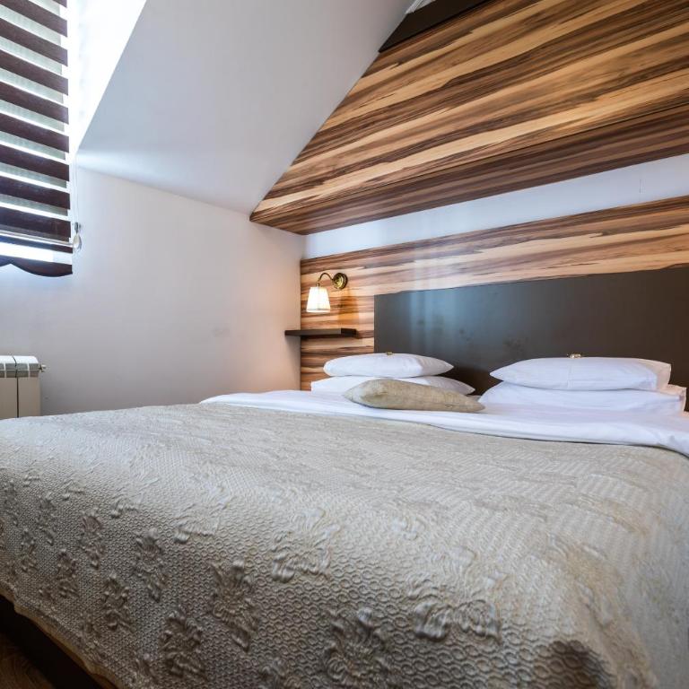 Garni Hotel Royal Crown - Family Room - 7
