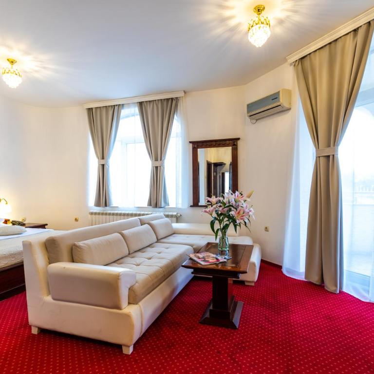Garni Hotel Royal Crown - Deluxe Family Room - 10