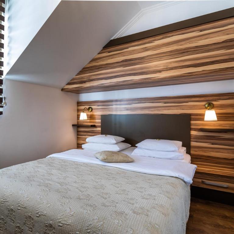 Garni Hotel Royal Crown - Family Room - 8