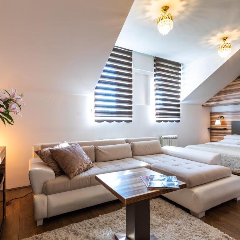Garni Hotel Royal Crown - Family Room - 14