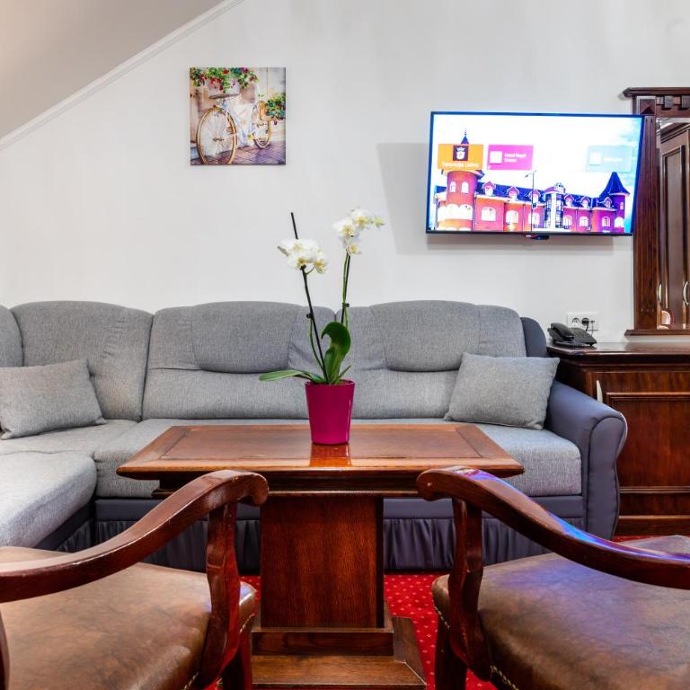 Garni Hotel Royal Crown - Family Room - 20