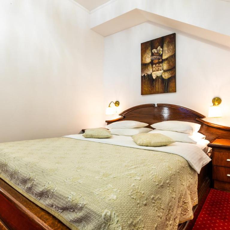 Garni Hotel Royal Crown - Family Room - 21
