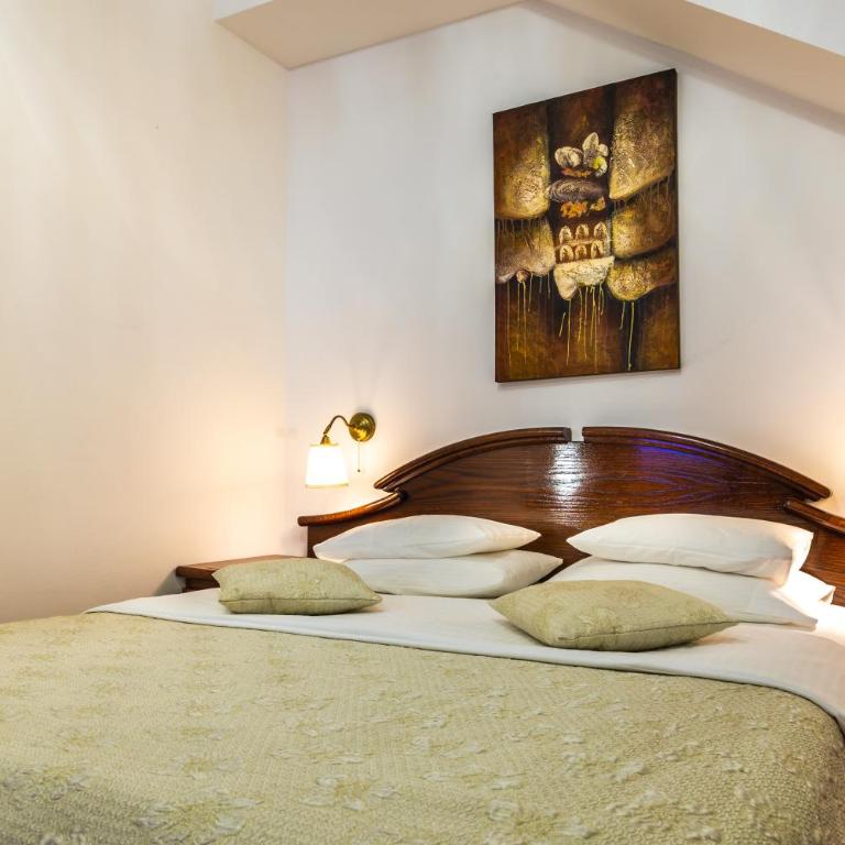 Garni Hotel Royal Crown - Family Room - 22