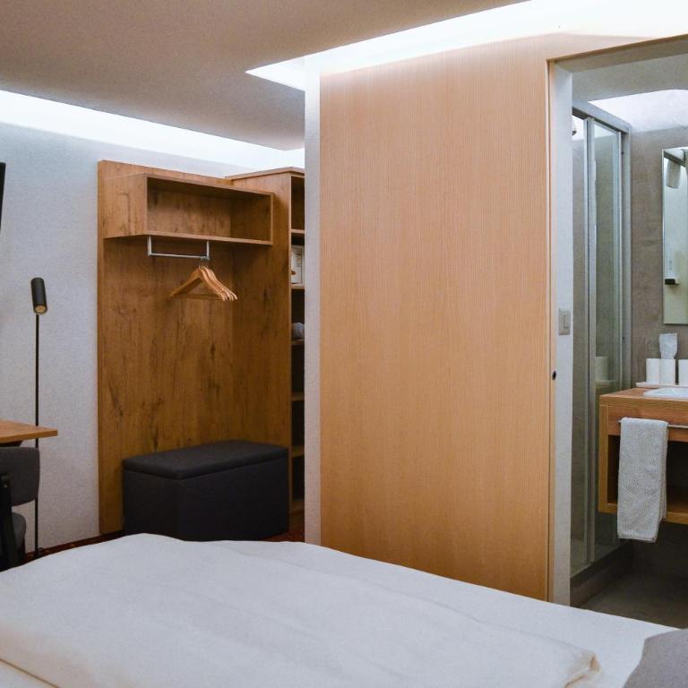 Sonnenhotel Soldanella Sonneck - Deluxe Zimmer mit Queensize-Bett - 1