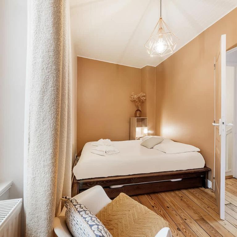 Les Marquises large renovated house with garden - Casa - 18