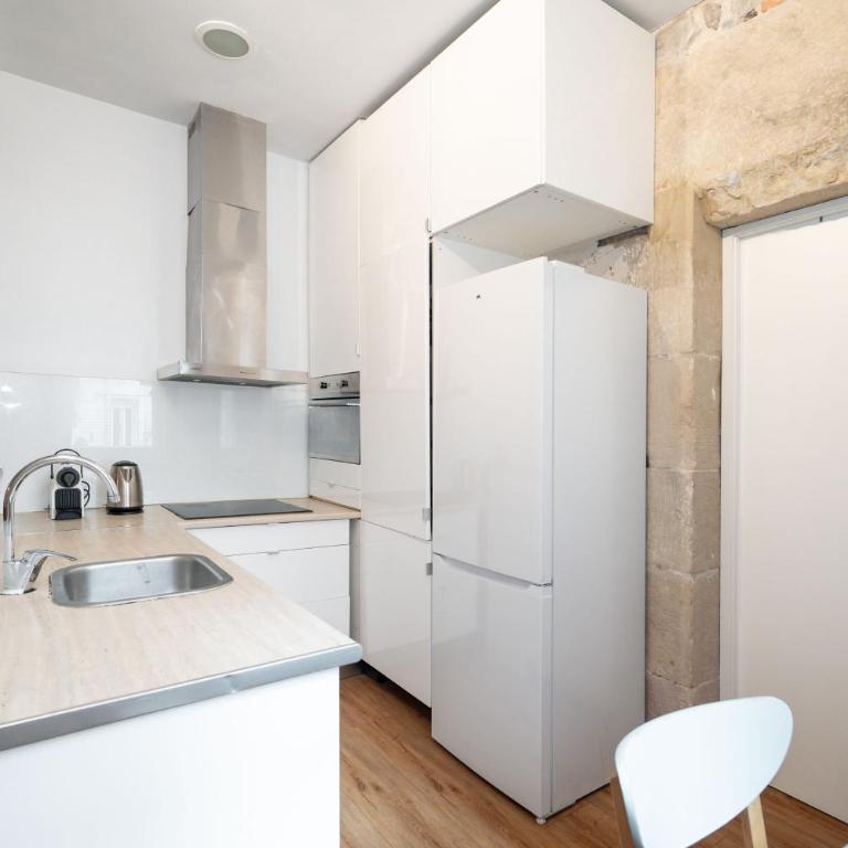 En el puerto, parte vieja cerca de la playa - Apartamento de 3 dormitorios - 11