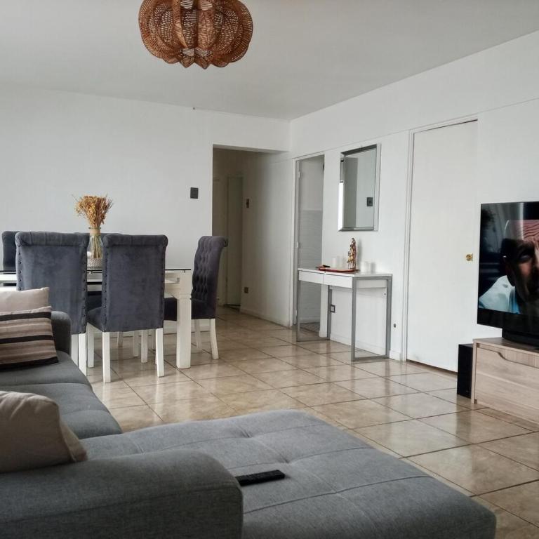 Mejor vista en valparaiso cultural y gastronomico - Three-Bedroom Apartment with Sea View - 24