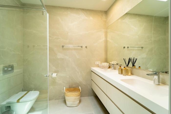 Ultra Luxury 5 Bedroom Retreat with Rooftop Solarium - Villa - 38