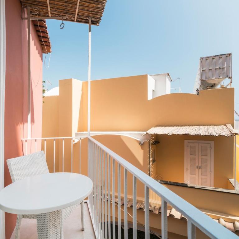 Villa La Tartana - Camera Matrimoniale/Doppia con Letti Singoli con Vista Città - 1