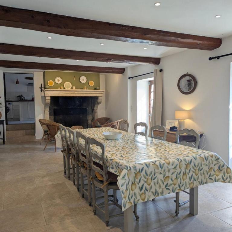 Mas traditionnel à Gordes en pleine nature - Four-Bedroom House - 58