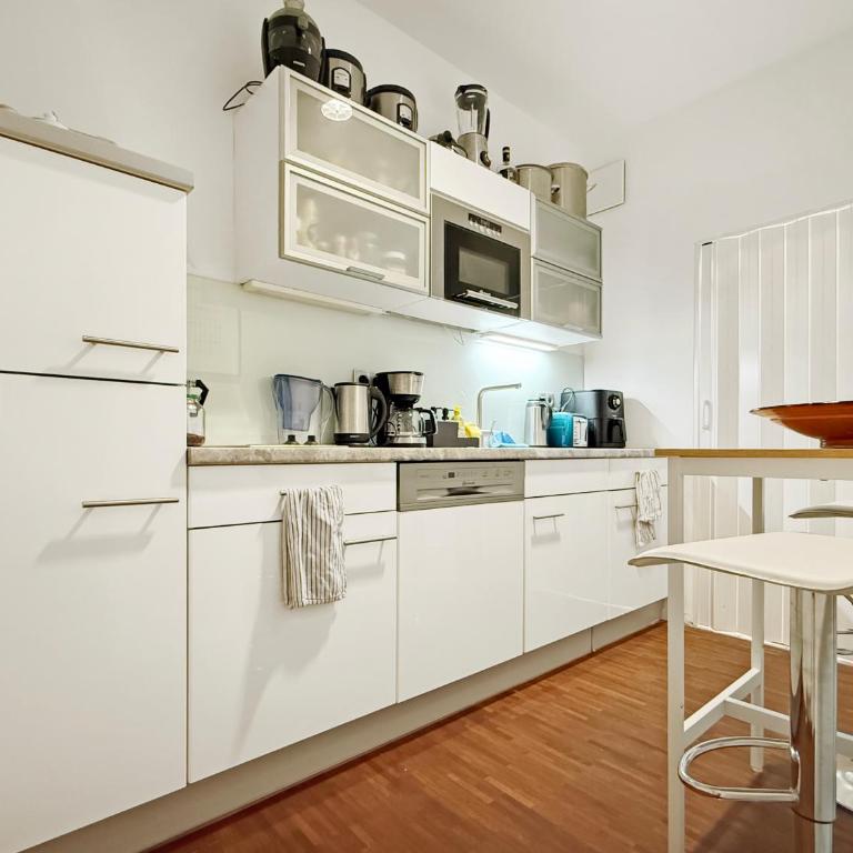 Geräumige 6-Schlafzimmer-Wohnung im Zentrum von München für 16 Gäste - Apartment - 11