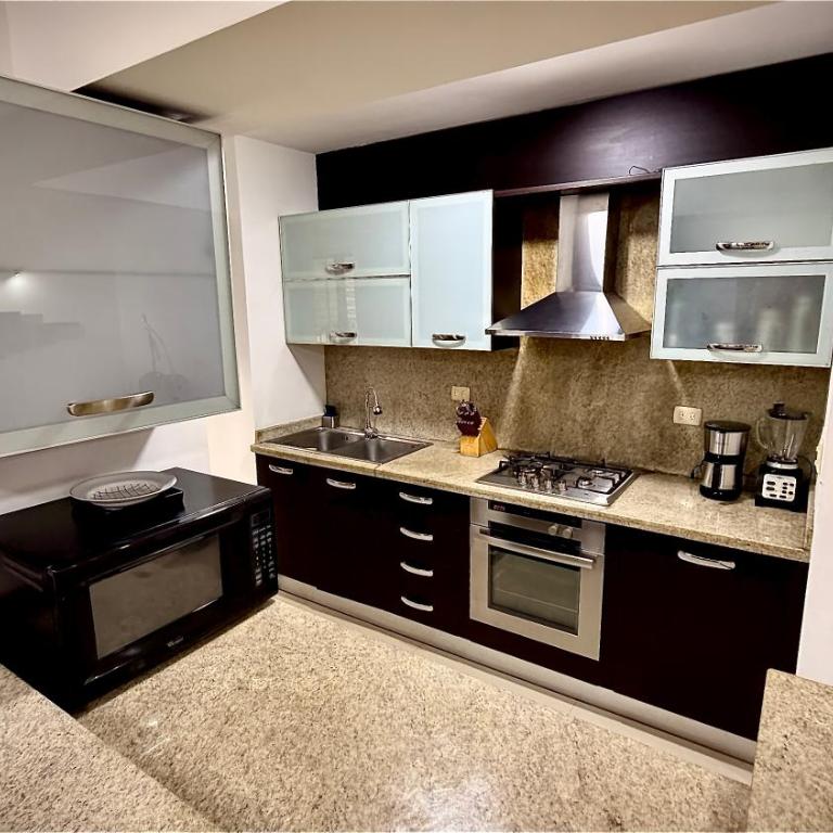 Apartamento en Campo Alegre, Chacao, Caracas - Two-Bedroom Apartment - 3