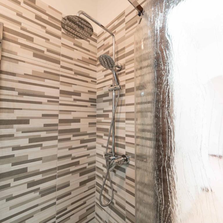 Turin Terrace Home - 2 Camere, 2 Bagni, Metro a due passi - Appartamento con 2 Camere da Letto - 30