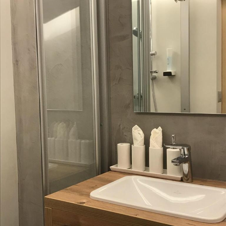 Sonnenhotel Soldanella Sonneck - Deluxe Zimmer mit Queensize-Bett - 3