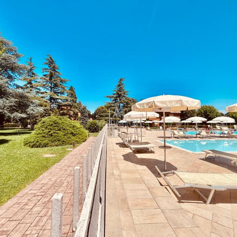 Flora Apartment - Piano terra immerso nel verde in un Residence a 100m dal Lago di Garda con Piscina - Appartamento con 1 Camera da Letto - 28