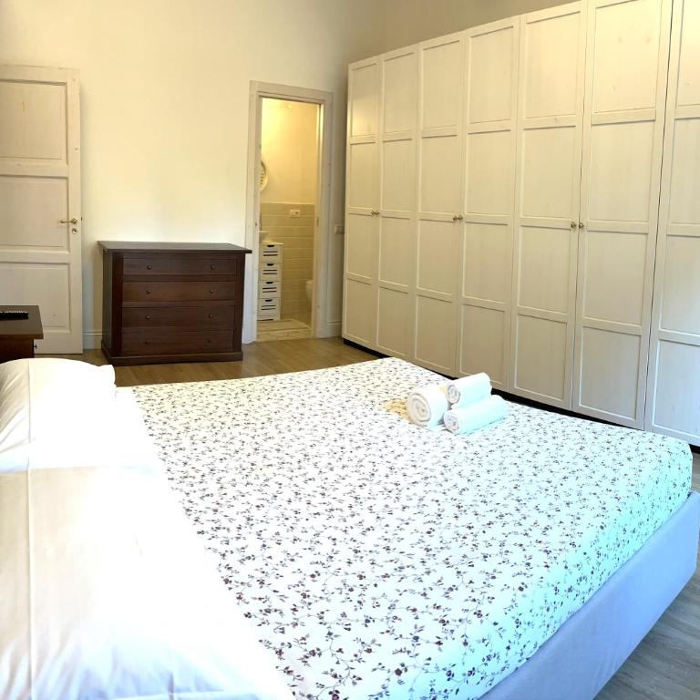 White House Florence - Double Room with Private Bathroom - 8