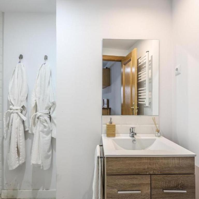 ARCO Gran Via Boutique Apartments - Apartamento de 2 dormitorios con balcón y terraza - 9