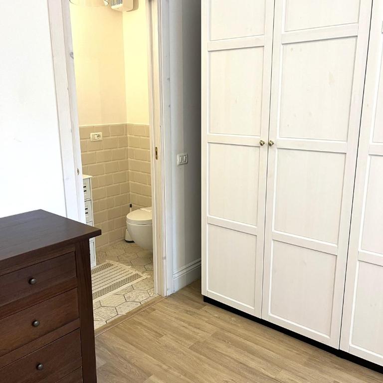 White House Florence - Double Room with Private Bathroom - 14