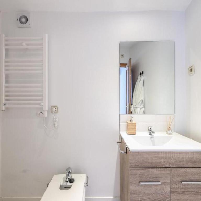 ARCO Gran Via Boutique Apartments - Apartamento de 2 dormitorios con balcón y terraza - 36