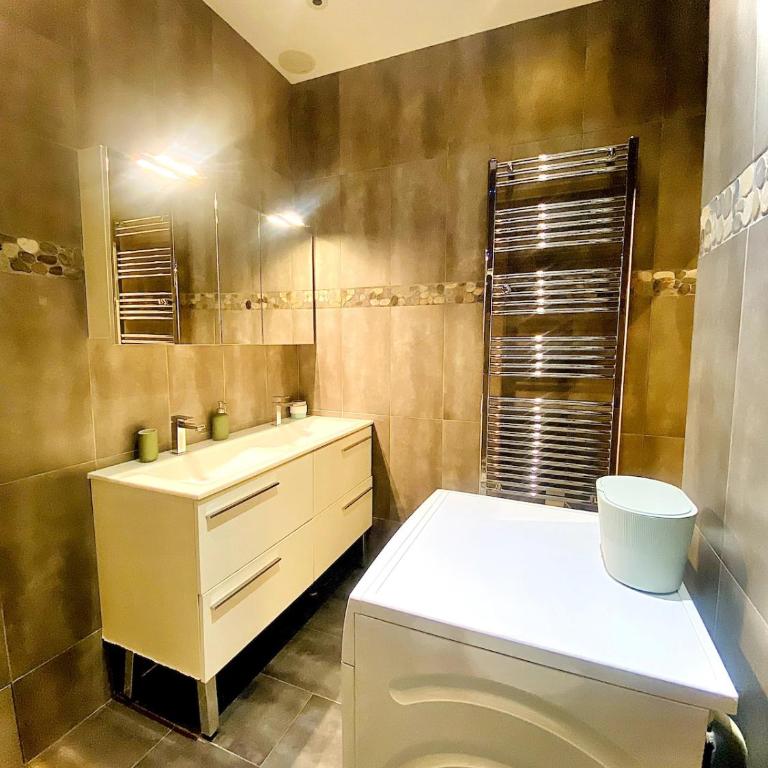 Design & Comfort between Arc de Triomphe & Eiffel Tower - Appartement 2 Chambres - 29