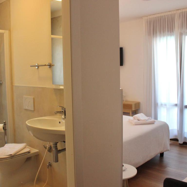 Hotel Rosa Dei Venti - Camera Matrimoniale con Letto Supplementare - 8