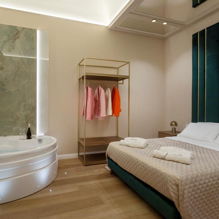 Isidoro Luxury Suites - Deluxe Double Room with Bath - 2