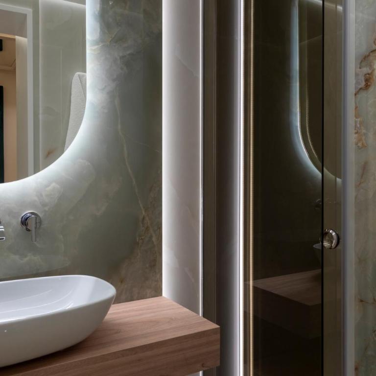 Isidoro Luxury Suites - Deluxe Double Room with Bath - 4