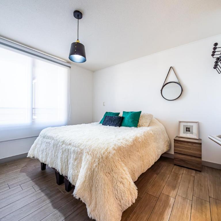Encalada Apartments by Mr BnB - One-Bedroom Apartment with Balcony - 3
