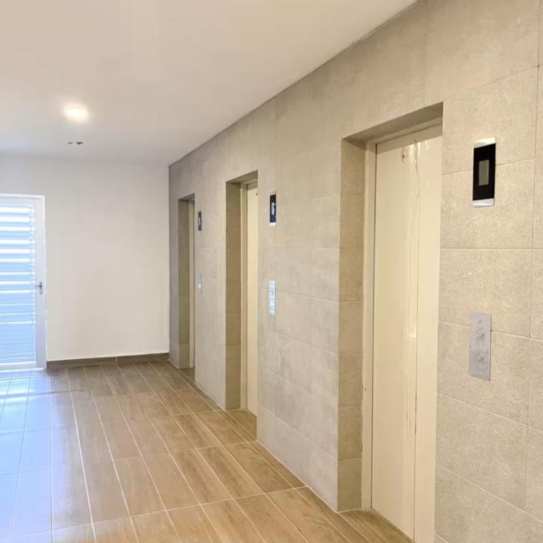 Apto Lujo Vista Mar Piscina AC WIFI Playa a 3 min en Santa Marina - One-Bedroom Apartment with Balcony and Sea View - 38