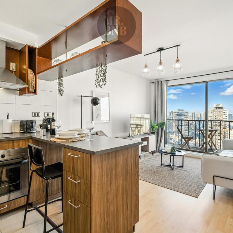Central, bright and with a view of the mountain range - One-Bedroom Apartment with Balcony and Mountain View - 1