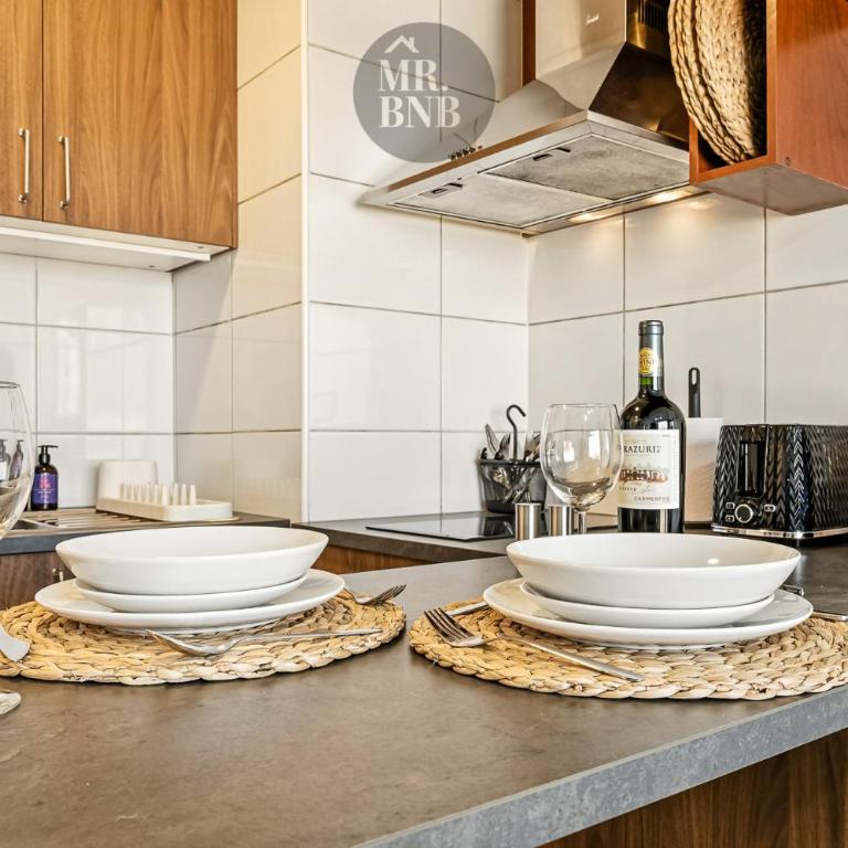 Central, bright and with a view of the mountain range - One-Bedroom Apartment with Balcony and Mountain View - 10