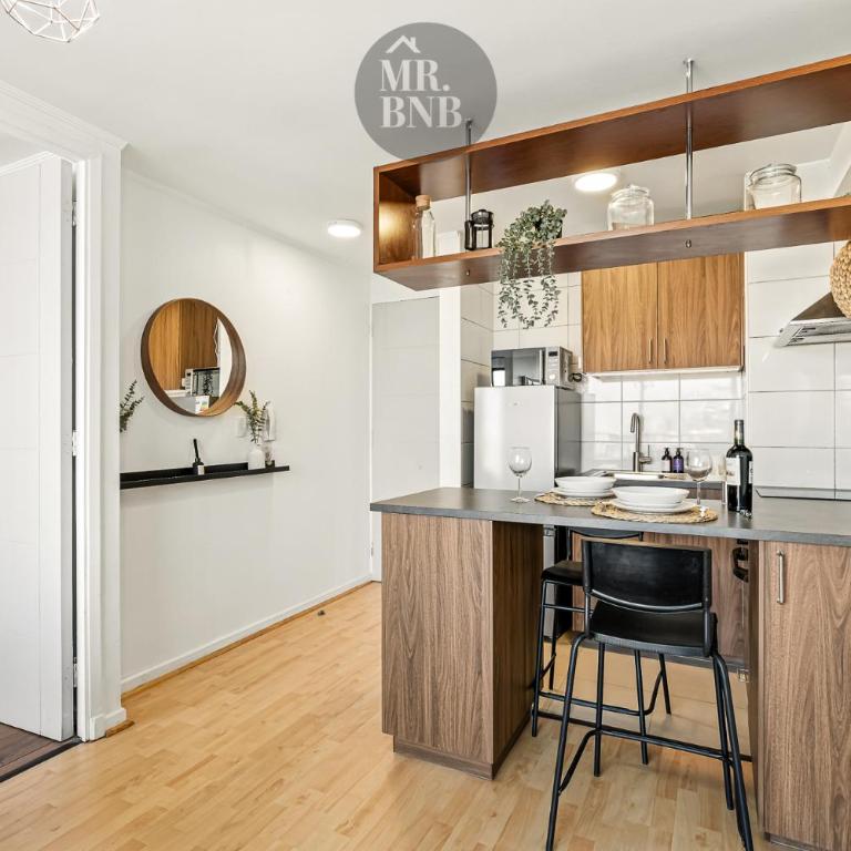Central, bright and with a view of the mountain range - One-Bedroom Apartment with Balcony and Mountain View - 8