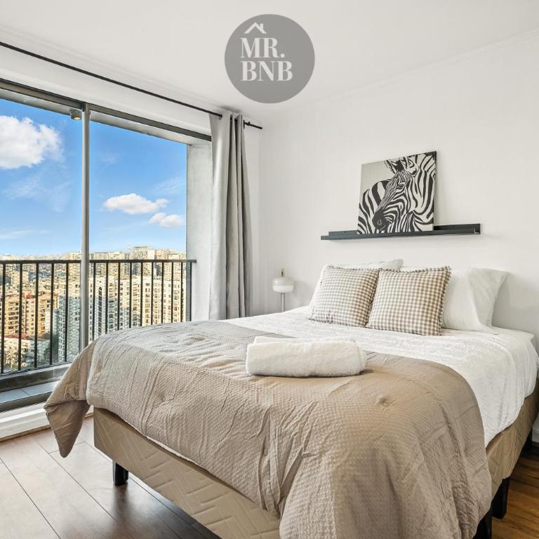 Central, bright and with a view of the mountain range - One-Bedroom Apartment with Balcony and Mountain View - 5