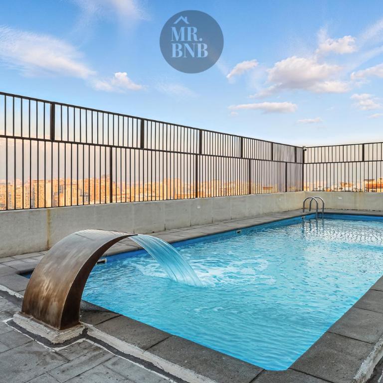 Central, bright and with a view of the mountain range - One-Bedroom Apartment with Balcony and Mountain View - 3