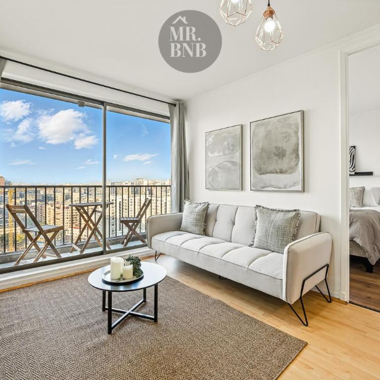 Central, bright and with a view of the mountain range - One-Bedroom Apartment with Balcony and Mountain View - 9