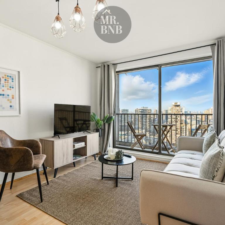 Central, bright and with a view of the mountain range - One-Bedroom Apartment with Balcony and Mountain View - 14