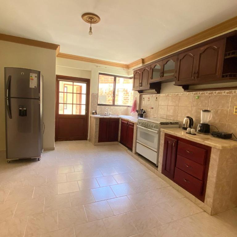 Apartamento amplio y centrico en Tarija - Three-Bedroom Apartment - 11