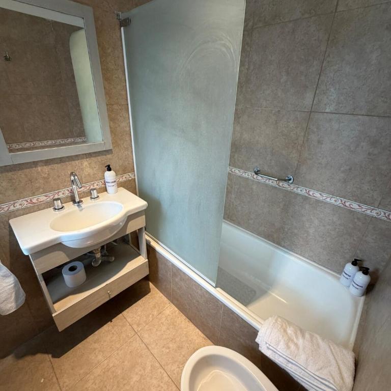 Beautiful apartment close to everything - One-Bedroom Apartment - 7