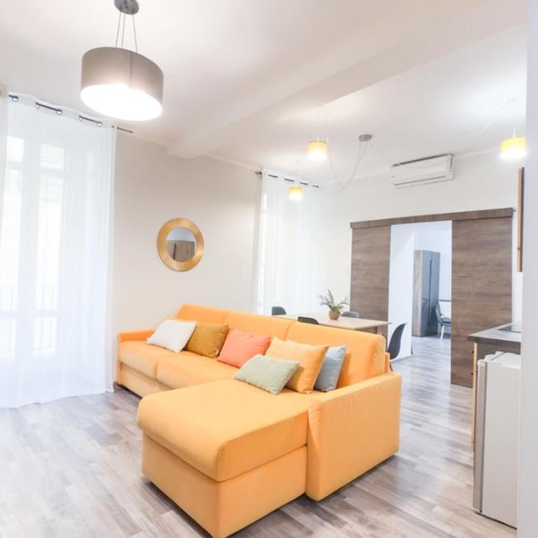 Residenza Santa Anastasia Yellow Balcony and lift in Piazza Erbe - Appartamento con 1 Camera da Letto - 37