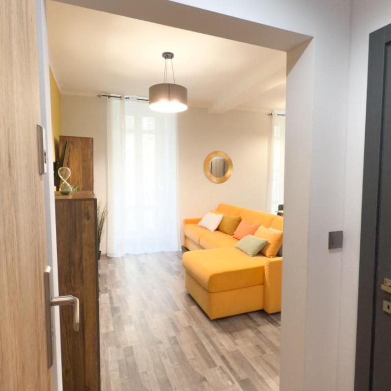 Residenza Santa Anastasia Yellow Balcony and lift in Piazza Erbe - Appartamento con 1 Camera da Letto - 55