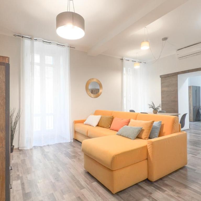 Residenza Santa Anastasia Yellow Balcony and lift in Piazza Erbe - Appartamento con 1 Camera da Letto - 59