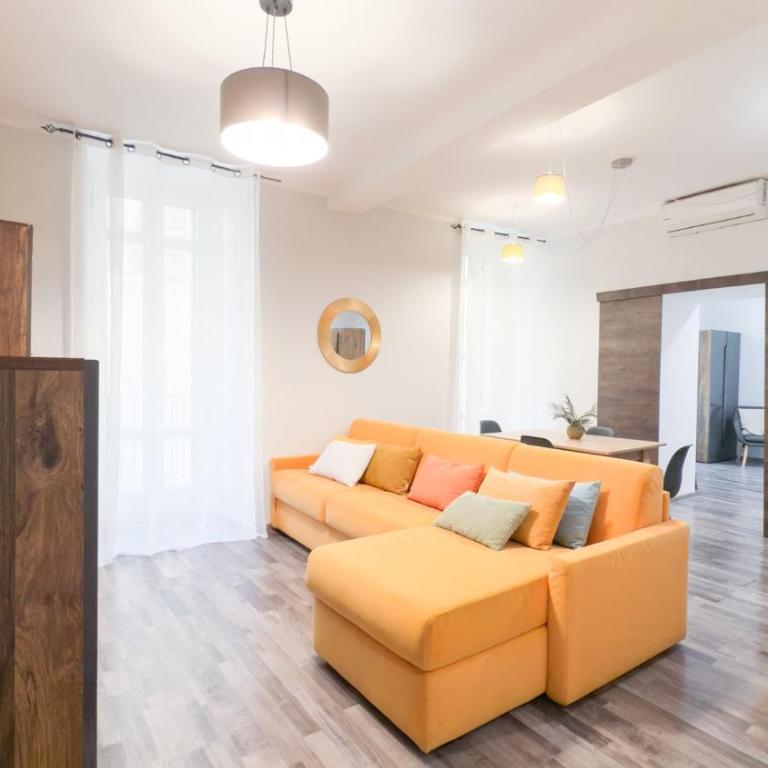 Residenza Santa Anastasia Yellow Balcony and lift in Piazza Erbe - Appartamento con 1 Camera da Letto - 62