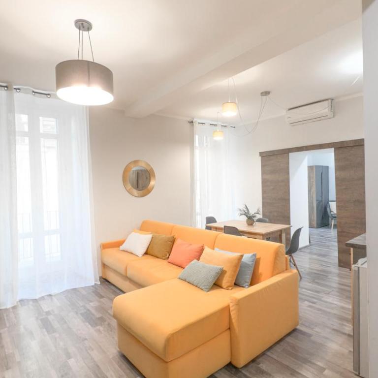 Residenza Santa Anastasia Yellow Balcony and lift in Piazza Erbe - Appartamento con 1 Camera da Letto - 63
