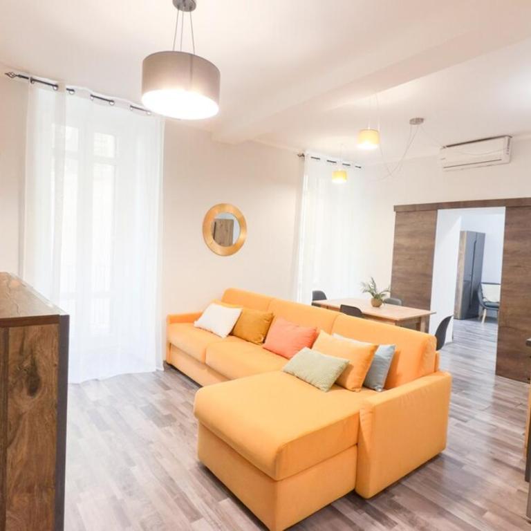 Residenza Santa Anastasia Yellow Balcony and lift in Piazza Erbe - Appartamento con 1 Camera da Letto - 76