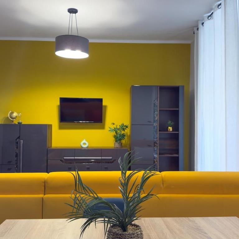 Residenza Santa Anastasia Yellow Balcony and lift in Piazza Erbe - Appartamento con 1 Camera da Letto - 80